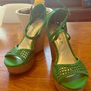 Green lattice Breckelle’s wedges size 6 ModCloth
